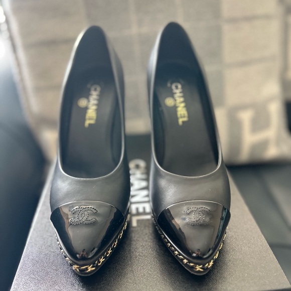 Chanel cc chain pump, size 39.5- dust bag and box included - Picture 3 of 5